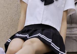 绮梦摄影 – 那个叫月月的姑娘,她的套装合集值得持久驻足,下载一下吧!