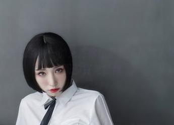 微密圈 – 超辣的林一的死库水作品集：精致人体与泳池奇观的完美结合