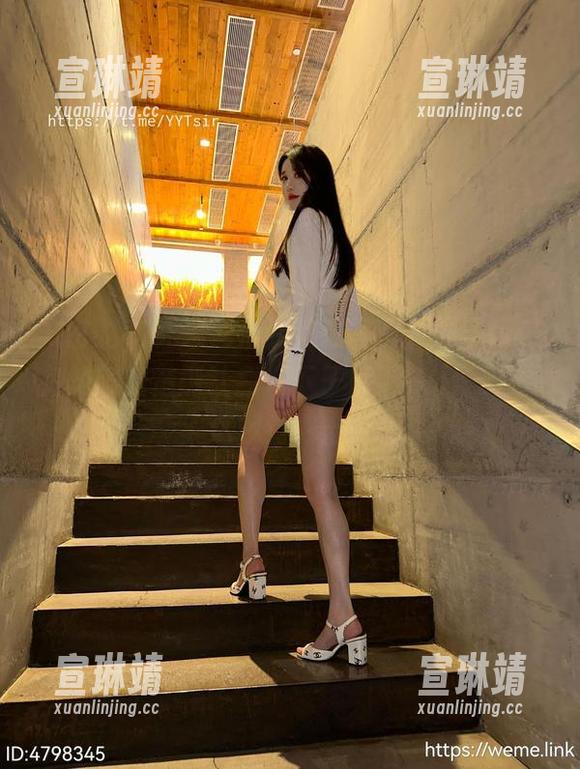 微密圈 - 无意间滑到这张写真，轩子巨二兔的眼镜造型让我一下子停下来了，啊，这视觉冲击…