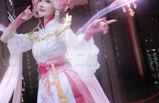 这个白裙子真不简单，露儿大魔王的最新作品都有“一米二的无辜”气场！