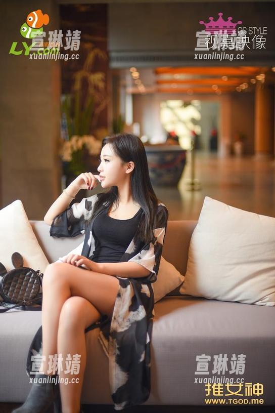 青豆客 - 梦游杨漫妮的美腿图集，福利藏在哪儿？