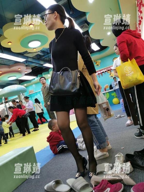魔镜街拍 - 曼曼的美图，像极了我梦中的瑜伽班，图个新鲜吗？