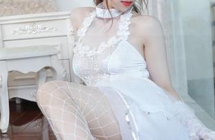 私拍也能这么亮眼，鹿野希的“天使”作品真让人难忘。